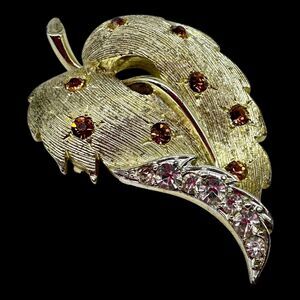 Vintage Lisner Gold Tone Amber Colored Chaton Rhinestone Floral Leaf Brooch